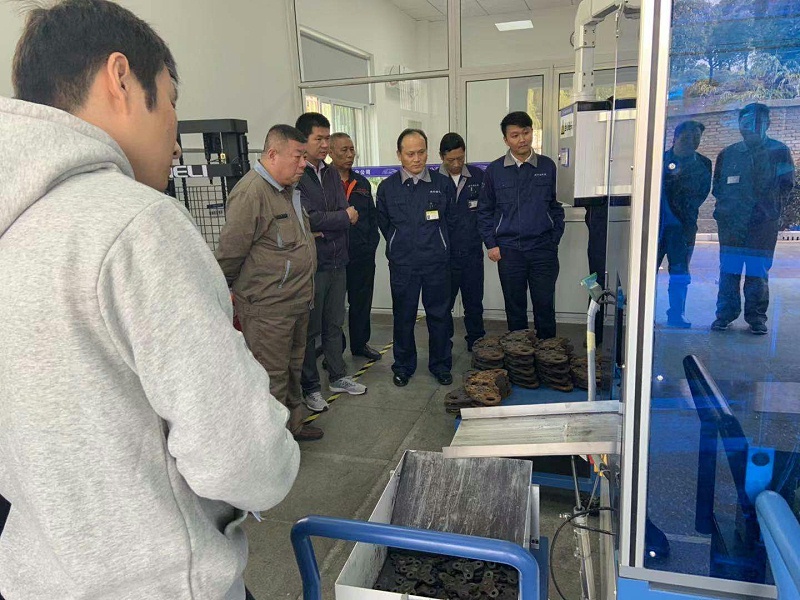 高鐵動車組閘片（剎車片）自動化檢測分解機順利通過上海鐵路局組織的聯合專家組驗收